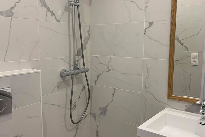 Room 2 of 18