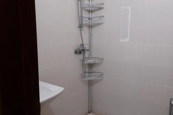 Room 6 of 10