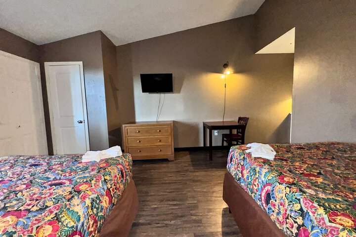 Room 4 of 13