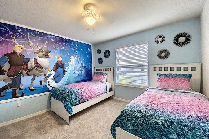 Room 7 of 18