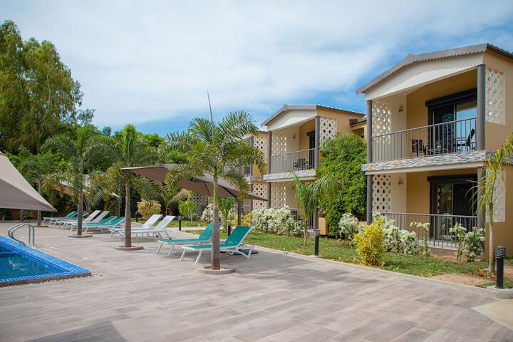 Hotel Exterior 28 of 39