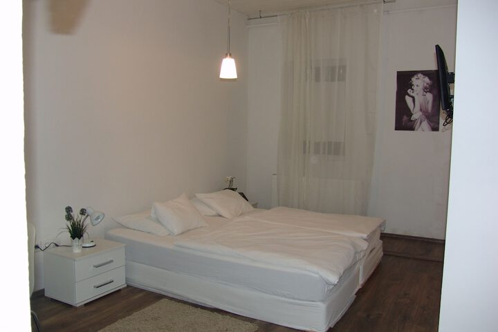 Room 25 of 62