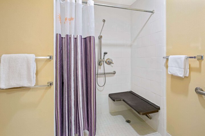 2 Double Beds (6 of 17)
