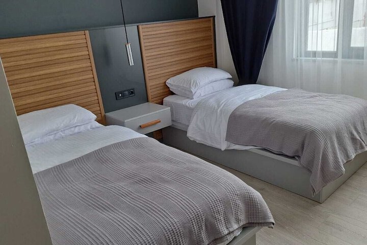 Room 6 of 11