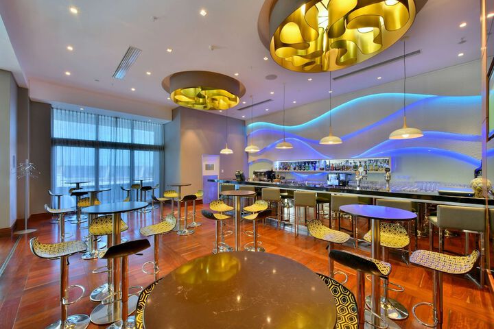 Lounge 103 of 148