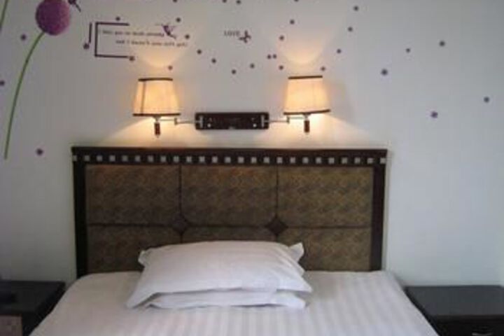 Room 32 of 59
