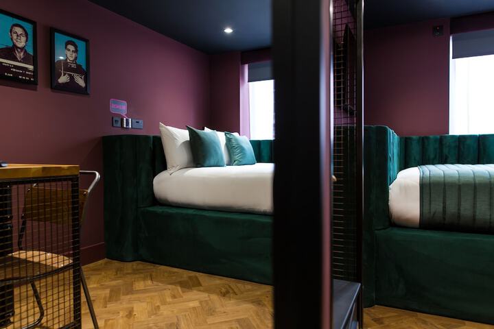 Room 5 of 36