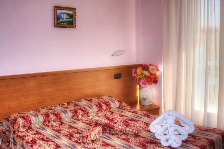 Room 8 of 27