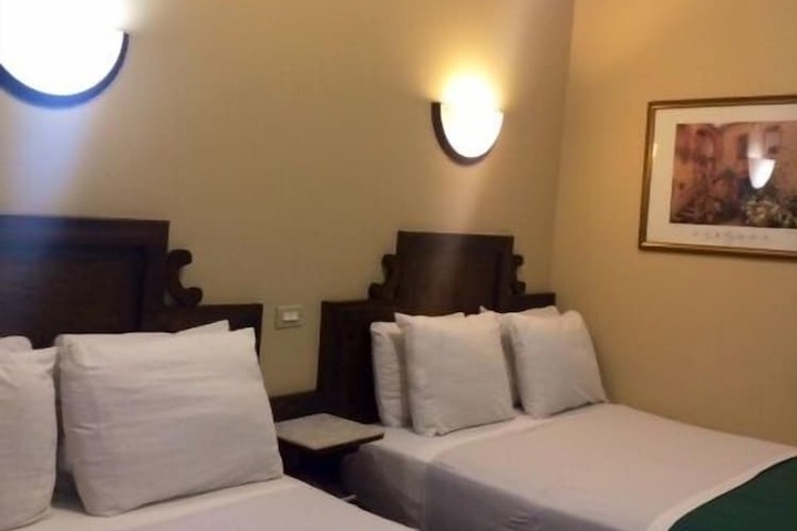 Room 15 of 37