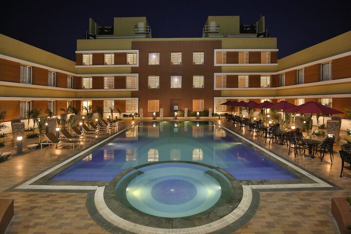 Pool 20 of 32