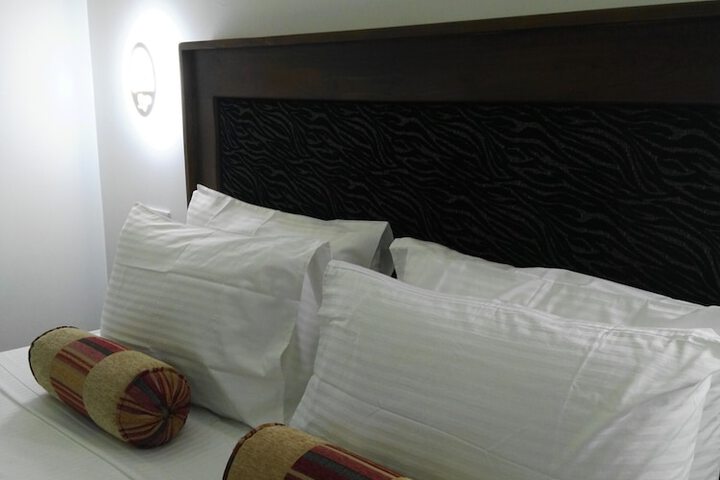 Room 4 of 12