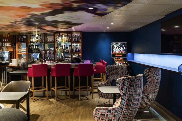Lounge 73 of 95