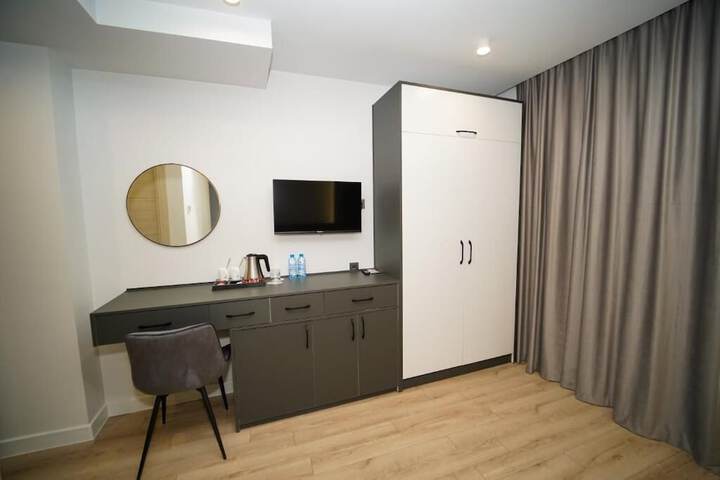 Room 7 of 18