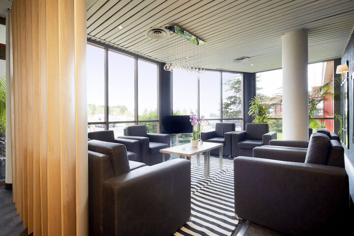 Hotel Lobby