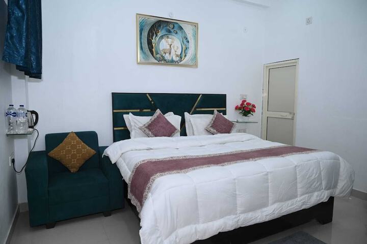 Room 9 of 11