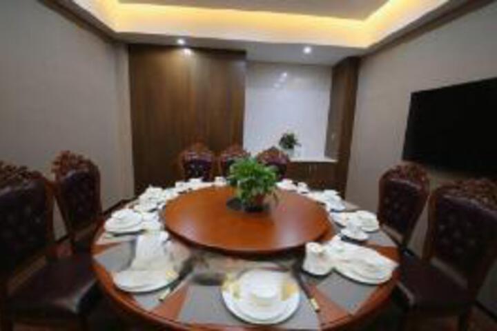 Dining 5 of 23