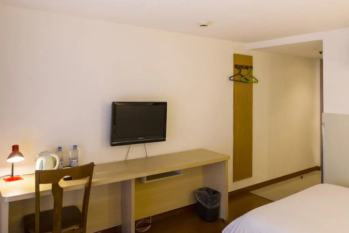 Room 5 of 17