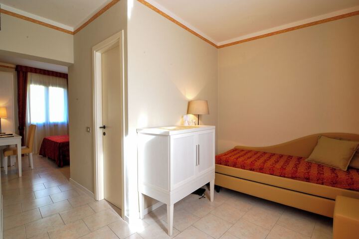 Room 13 of 92