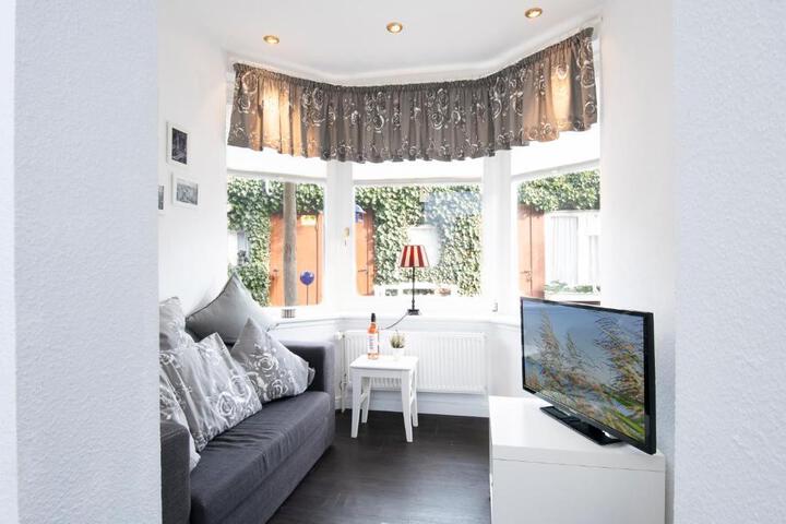 Room 2 of 16