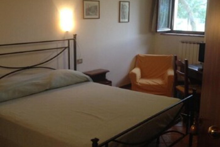 Room 7 of 11