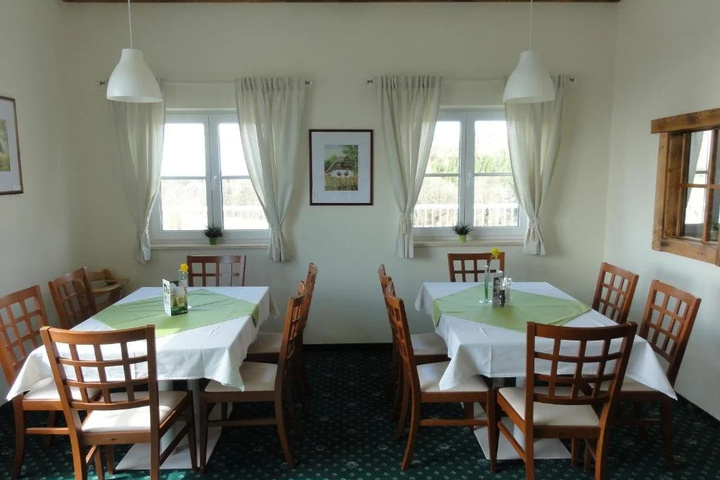 Dining 9 of 9