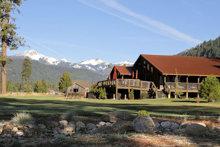 Exterior of Highlands Ranch Resort