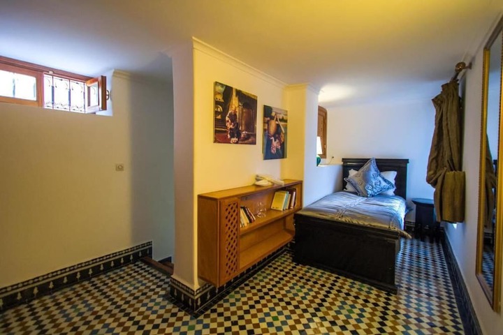 Room 4 of 27