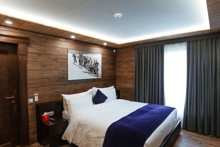Room 2 of 107