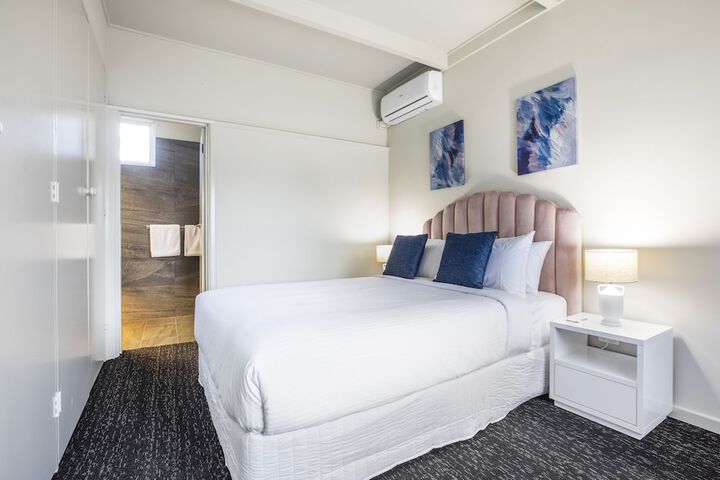 Room 16 of 43