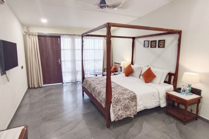 Room 6 of 14