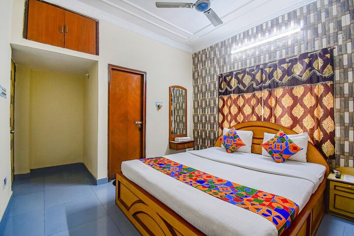 Room 11 of 27