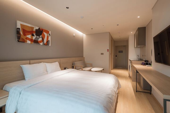 Room 28 of 106