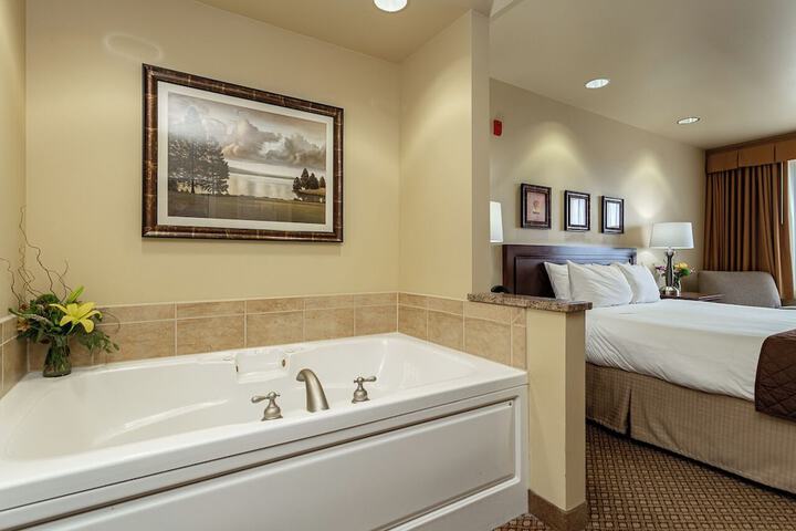 Executive King Bed (6 of 37)
