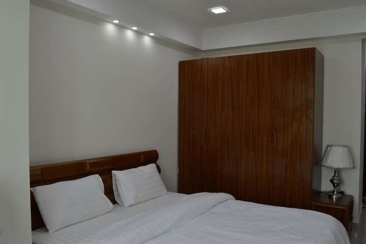 Room 2 of 10