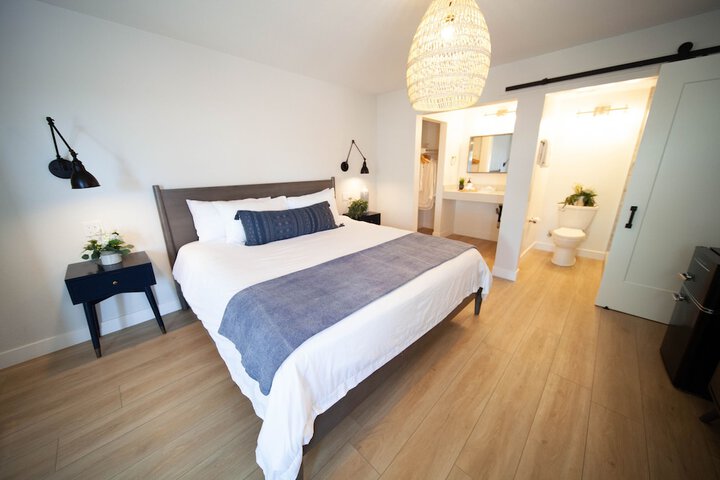 Room 3 of 38