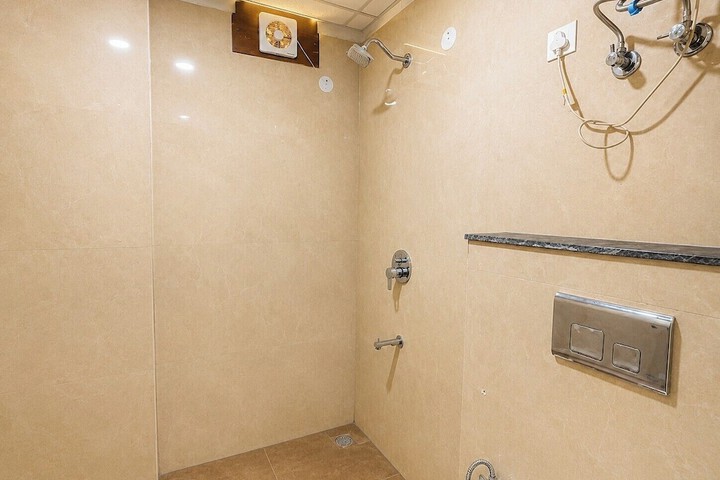 Room 32 of 43