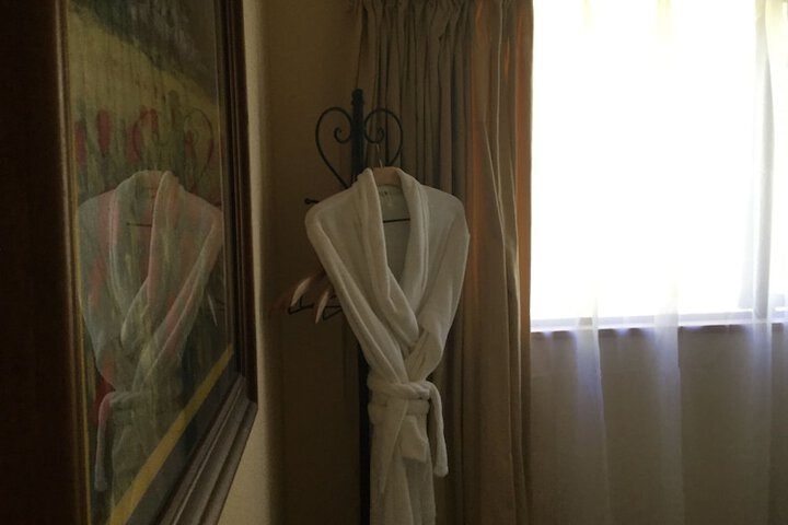 Room 16 of 48