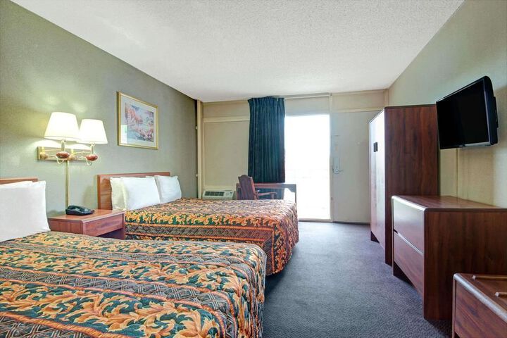 Room 9 of 33