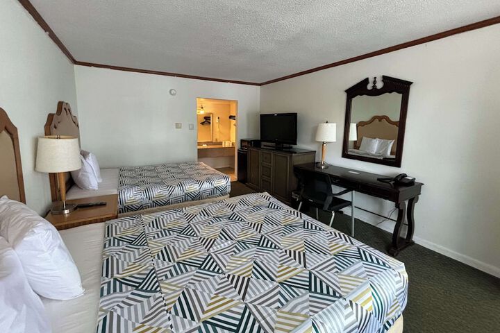 2 Double Beds (6 of 13)