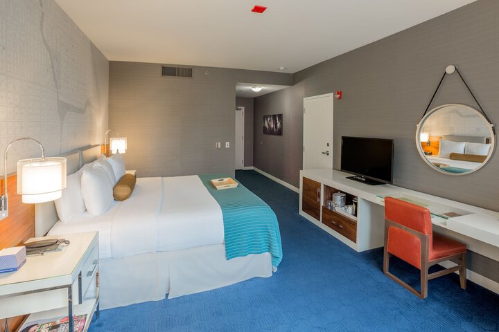 Deluxe King Bed (1 of 15)