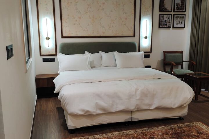 Room 7 of 30