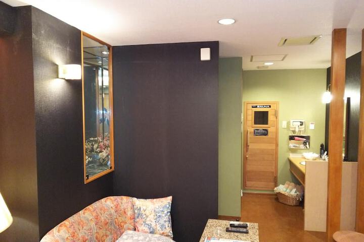 Room 8 of 43