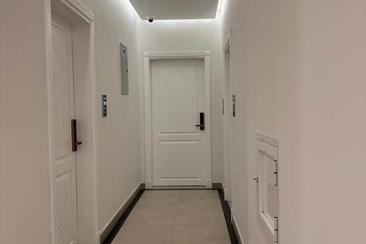 Room 13 of 16