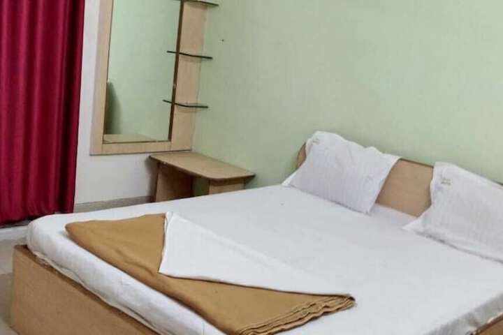 Room 5 of 12