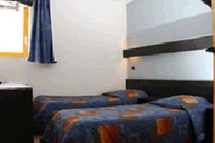 Room 5 of 6