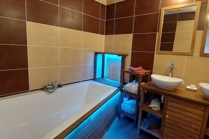 Room 33 of 71