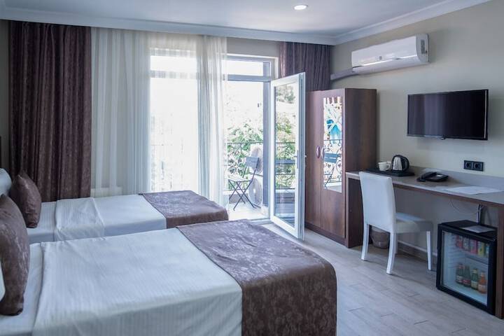 Room 7 of 32