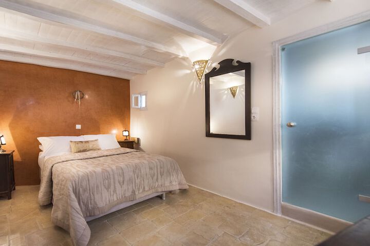Room 13 of 218