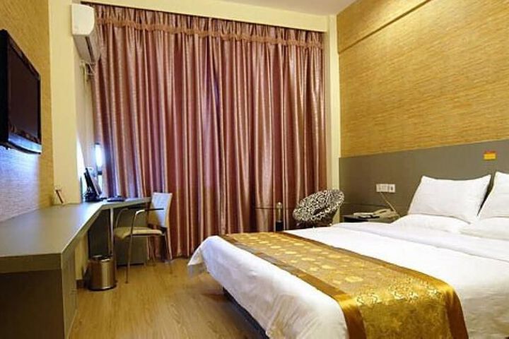 Room 4 of 79