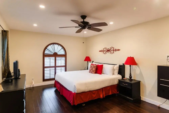Room 4 of 19